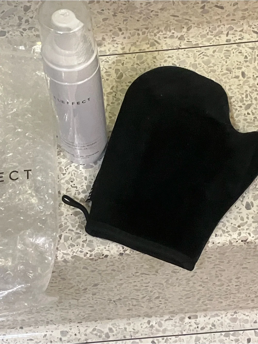 Eleffect “The Tan” tanning mousse with a velvet glove🥰